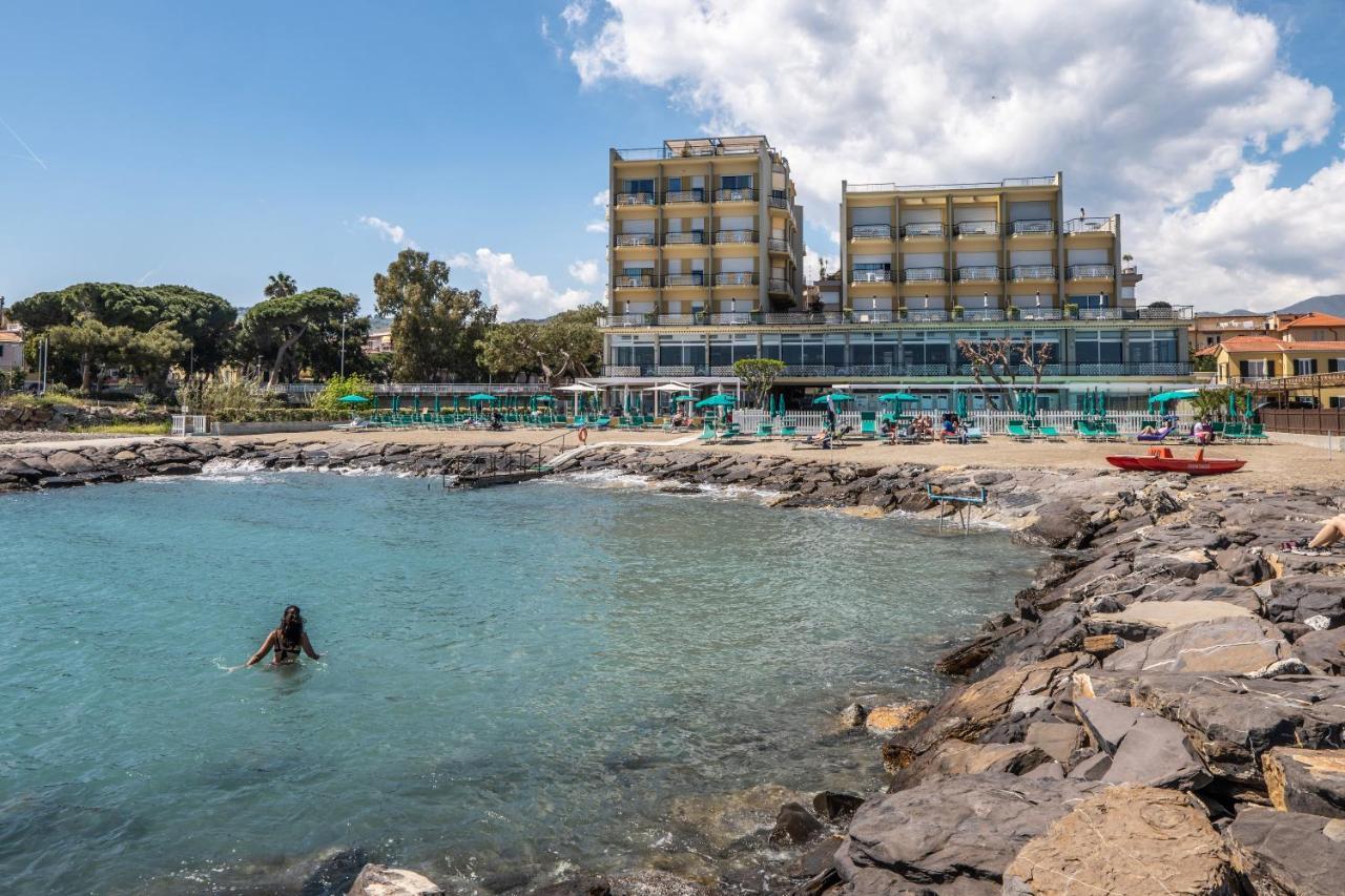 Hotel Bellevue Et Mediterranee Diano Marina Eksteriør bilde