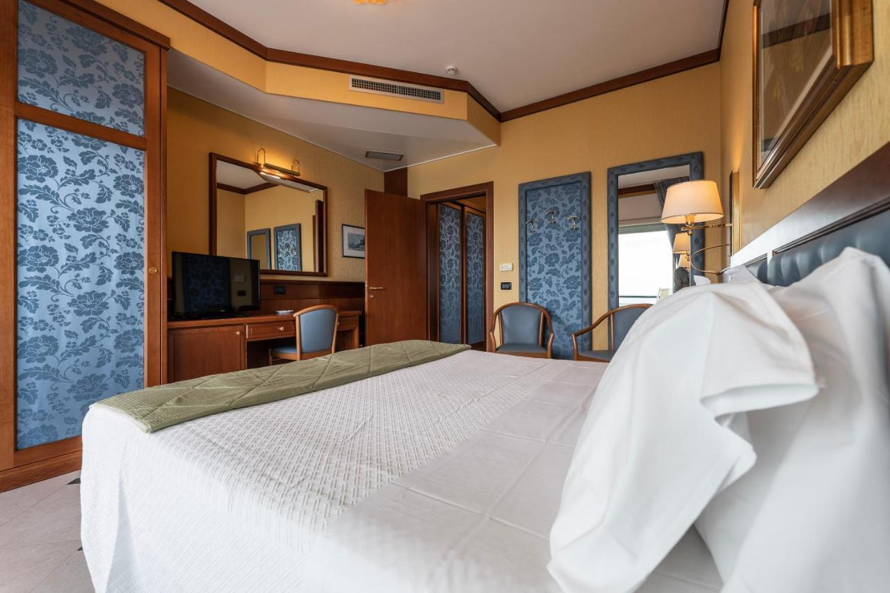 Hotel Bellevue Et Mediterranee Diano Marina Eksteriør bilde