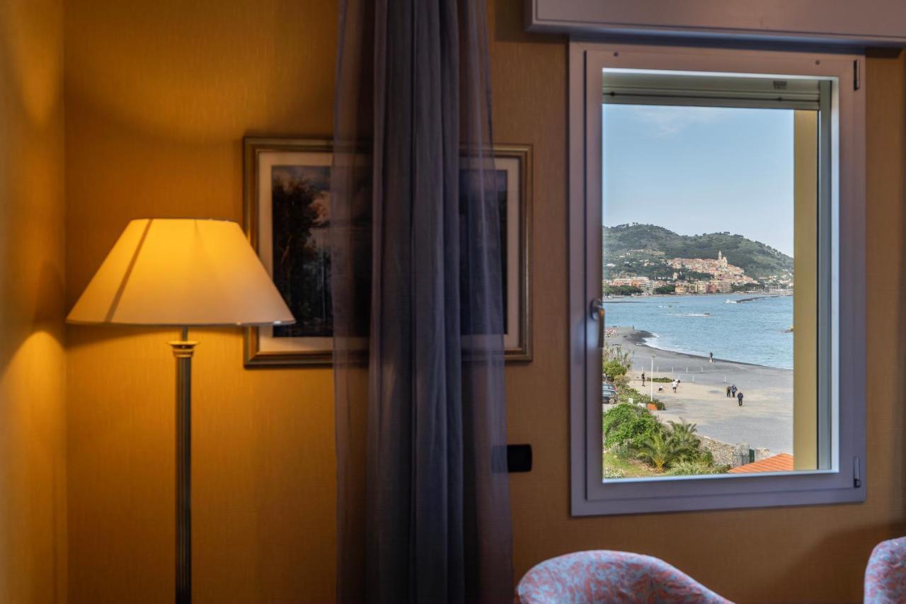Hotel Bellevue Et Mediterranee Diano Marina Eksteriør bilde