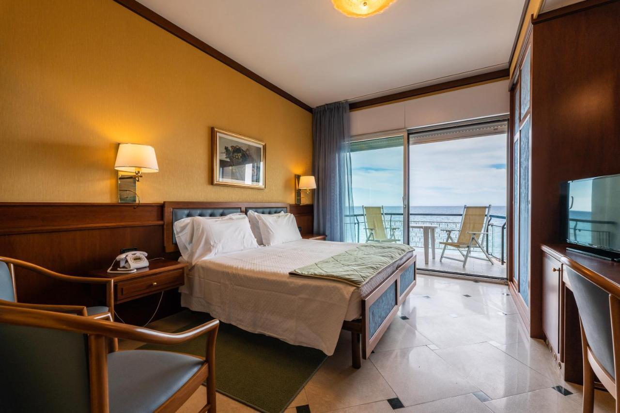 Hotel Bellevue Et Mediterranee Diano Marina Eksteriør bilde
