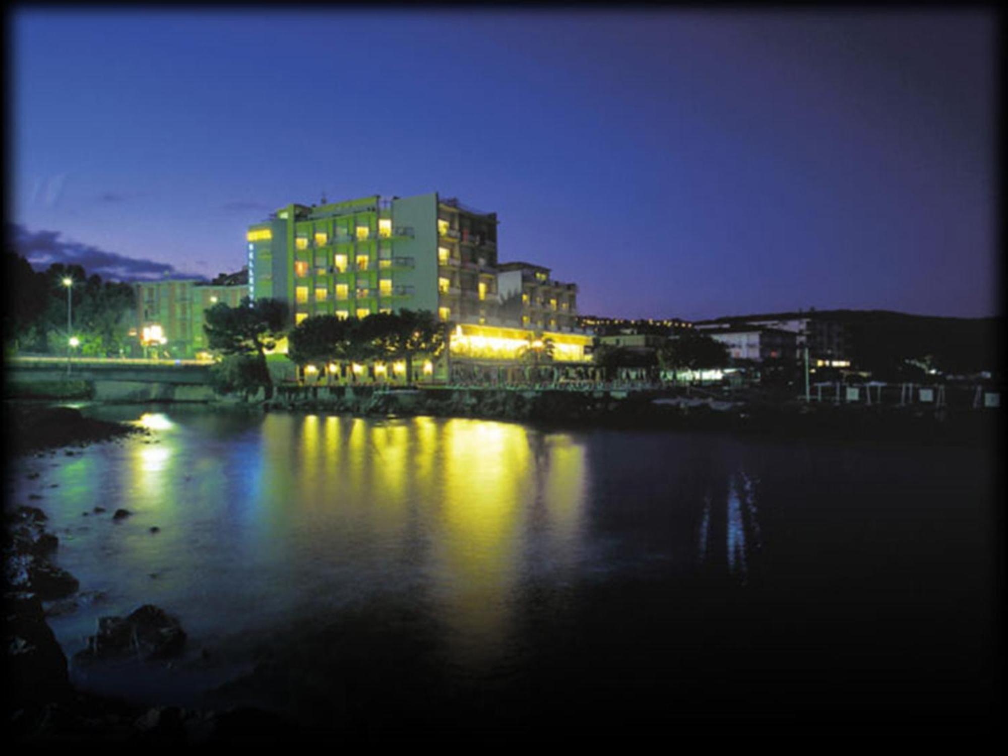 Hotel Bellevue Et Mediterranee Diano Marina Eksteriør bilde