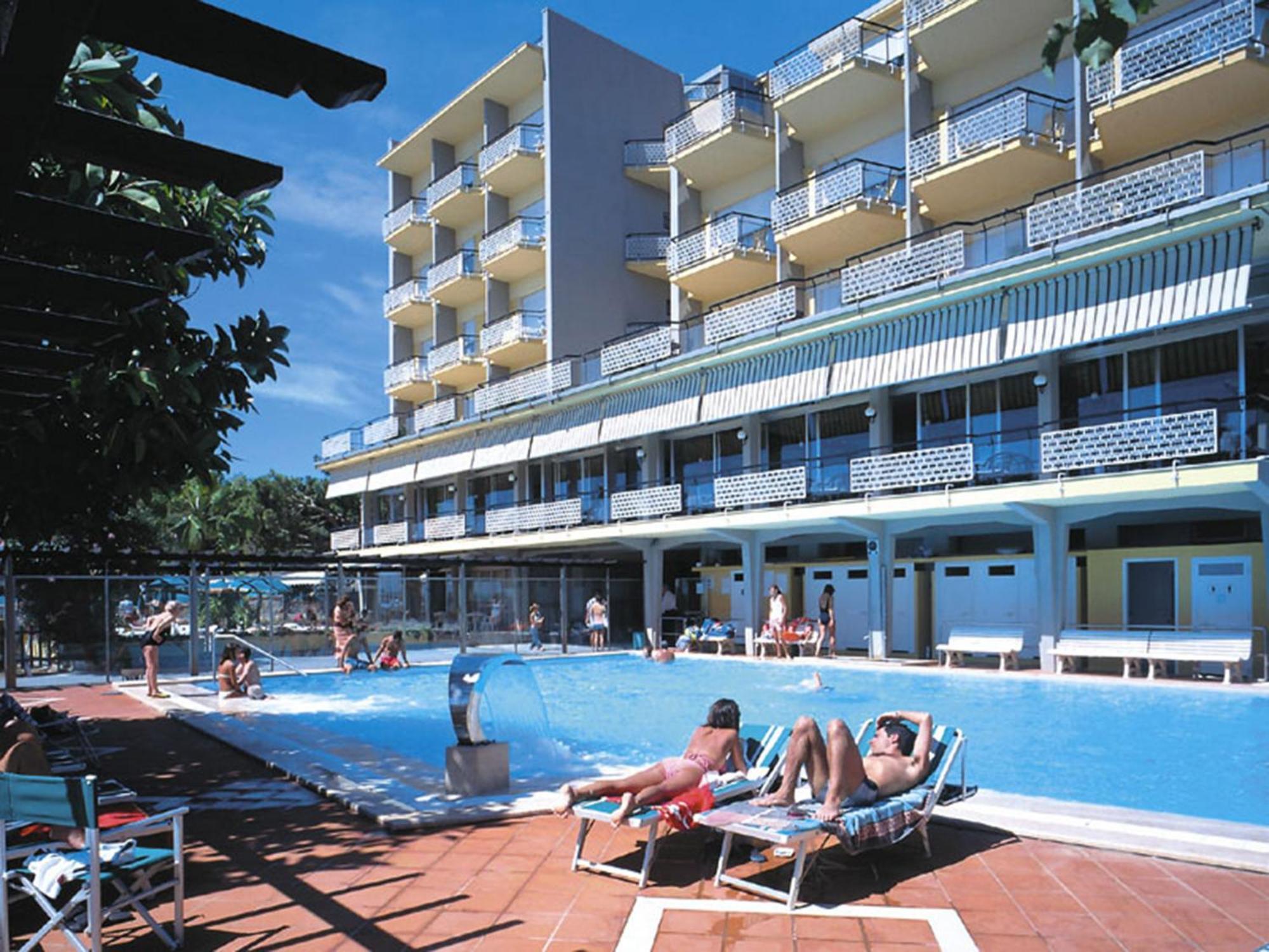 Hotel Bellevue Et Mediterranee Diano Marina Eksteriør bilde