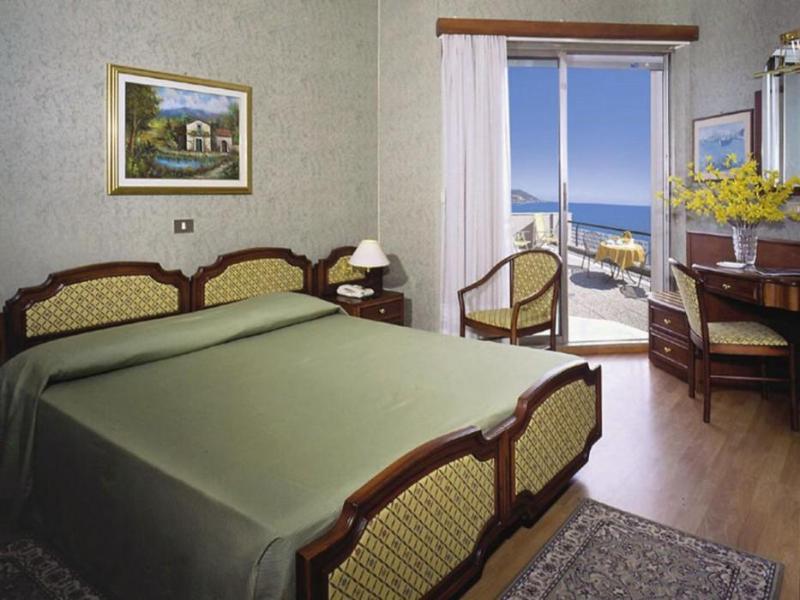 Hotel Bellevue Et Mediterranee Diano Marina Eksteriør bilde