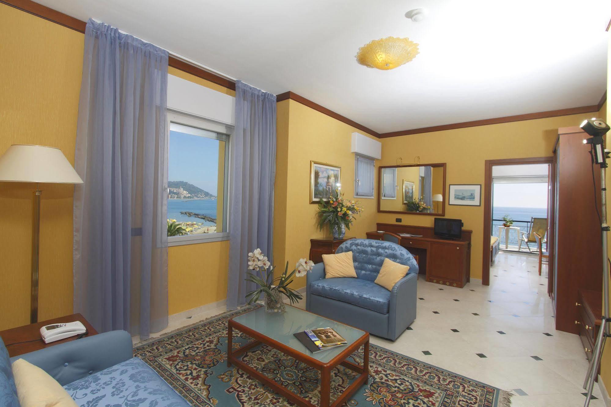 Hotel Bellevue Et Mediterranee Diano Marina Eksteriør bilde