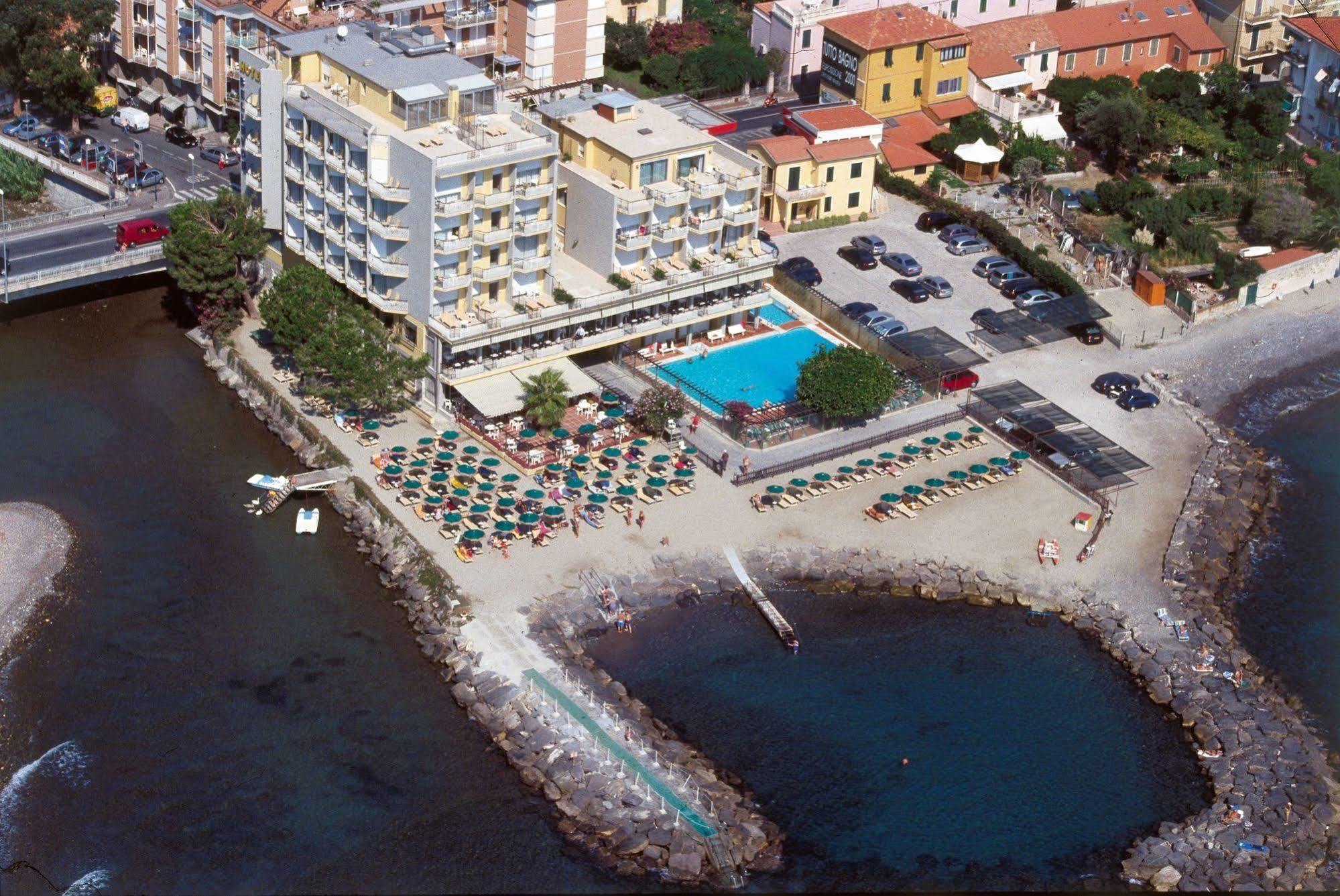 Hotel Bellevue Et Mediterranee Diano Marina Eksteriør bilde