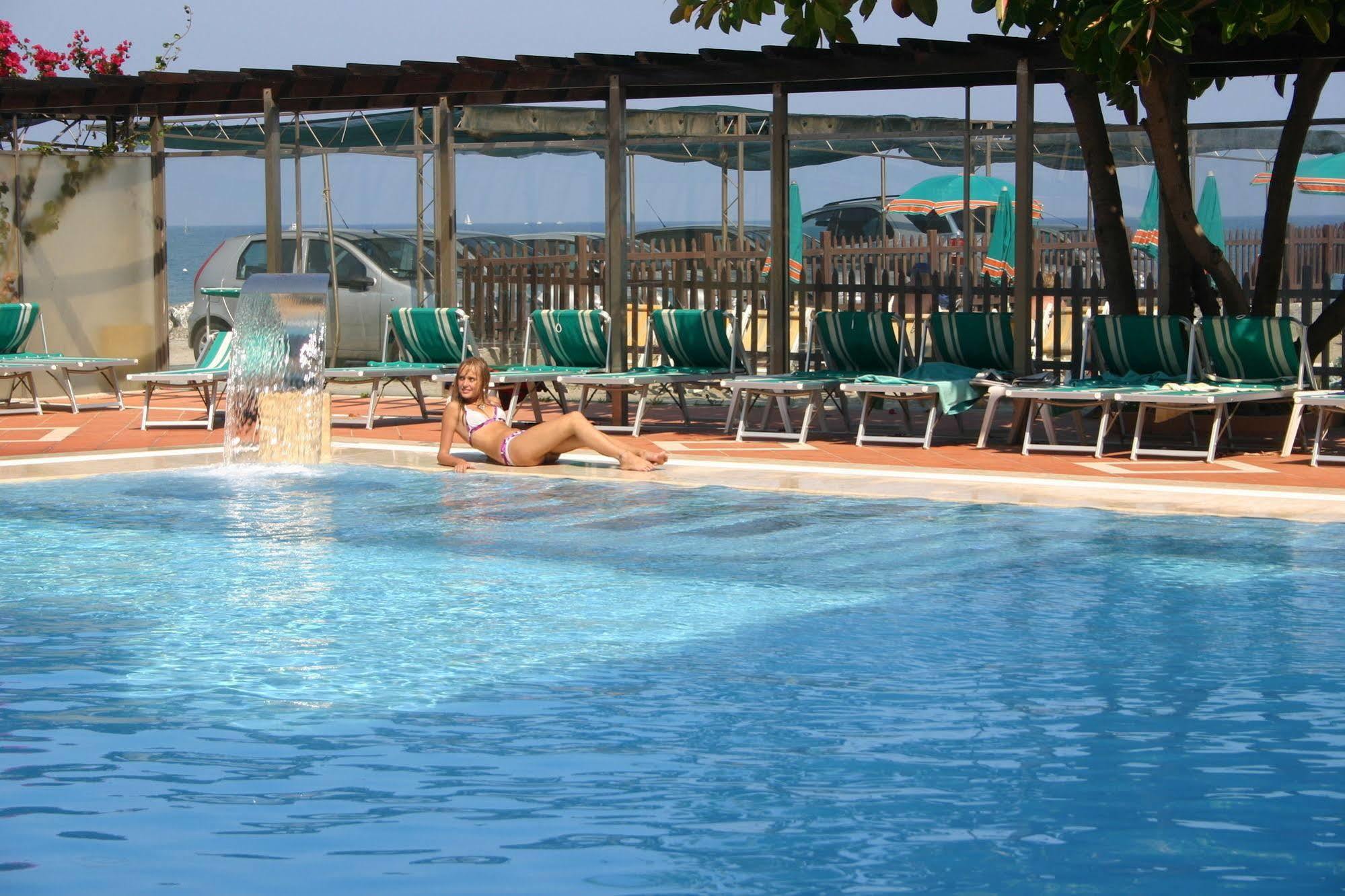 Hotel Bellevue Et Mediterranee Diano Marina Eksteriør bilde