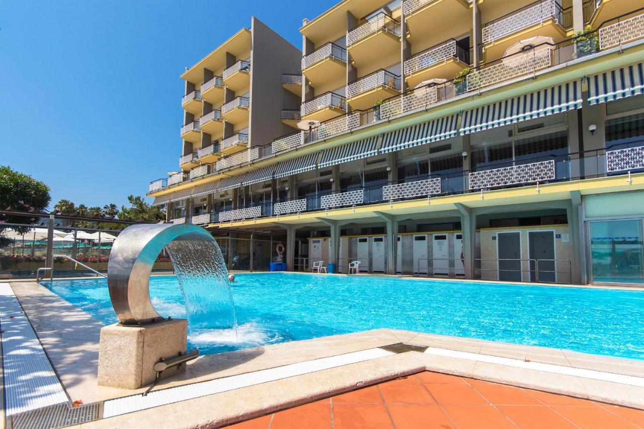 Hotel Bellevue Et Mediterranee Diano Marina Eksteriør bilde